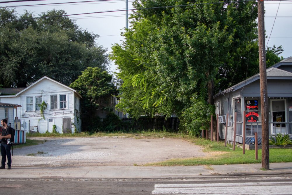Os democratas estão pedindo uma investigação sobre o tiroteio no gelo em Houston. Os republicanos têm estado em grande parte silenciosos – Houston Public Media