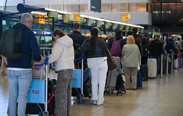 O terrível impacto das ridículas novas regras de fronteira da UE sobre os viajantes britânicos | Mundo | Notícias