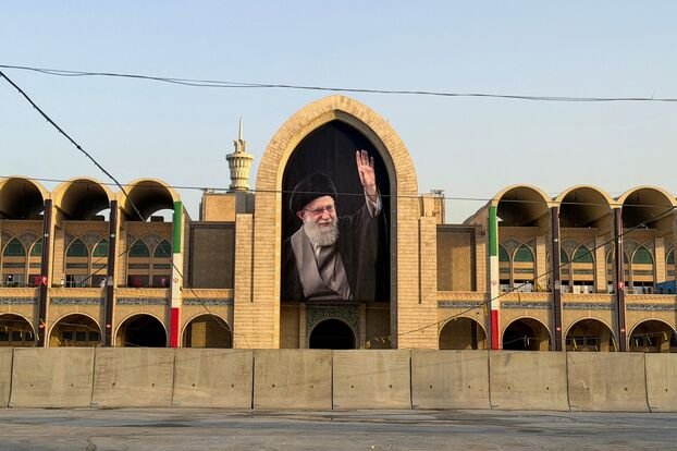 Irã: O corpo do Líder Supremo Khamenei chega ao seu cemitério em Teerã