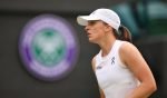 O comportamento ‘estranho’ de Iga Svitek durante a vitória em Wimbledon questionado
