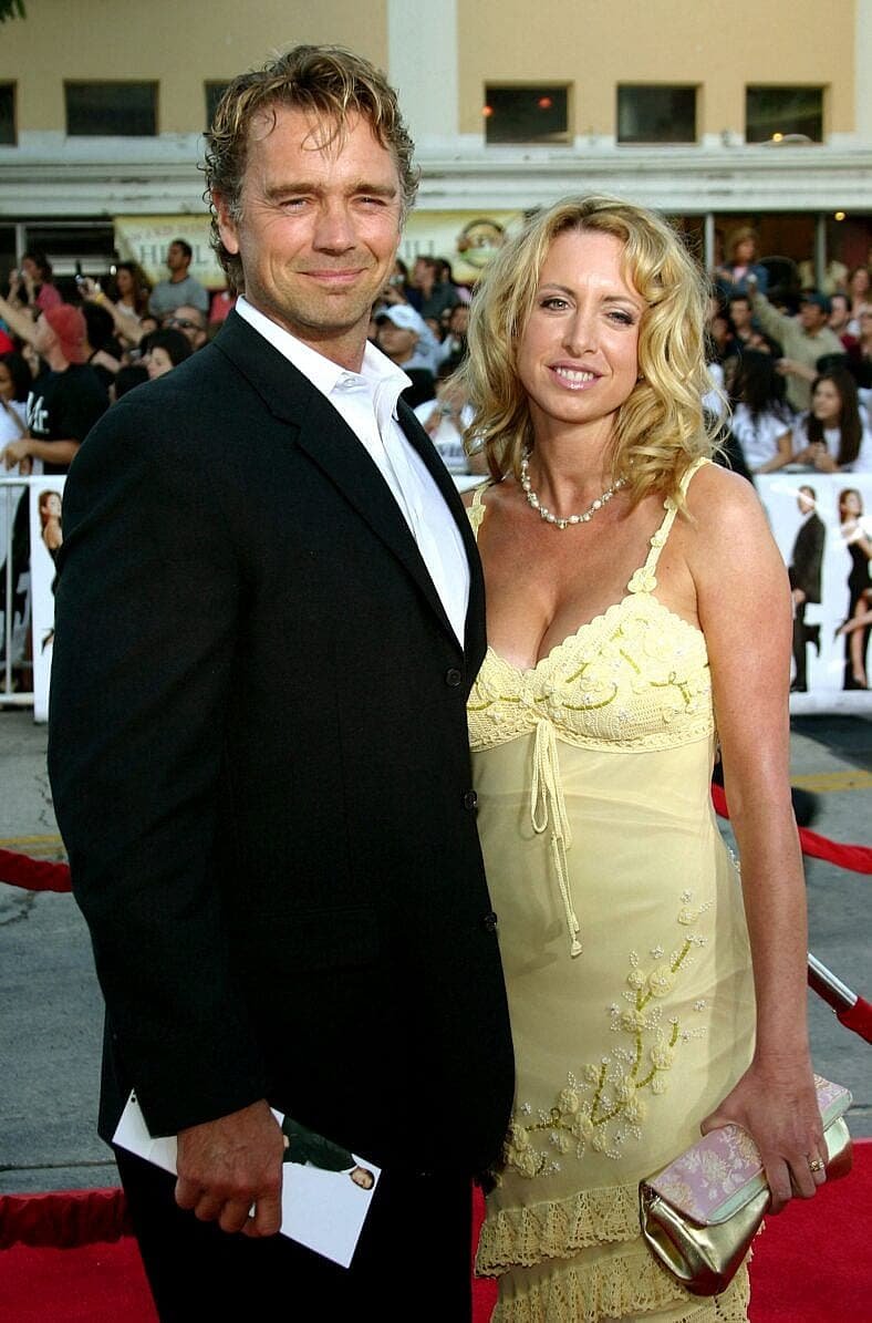 John Schneider liga para ex-mulher pedindo dinheiro após separação