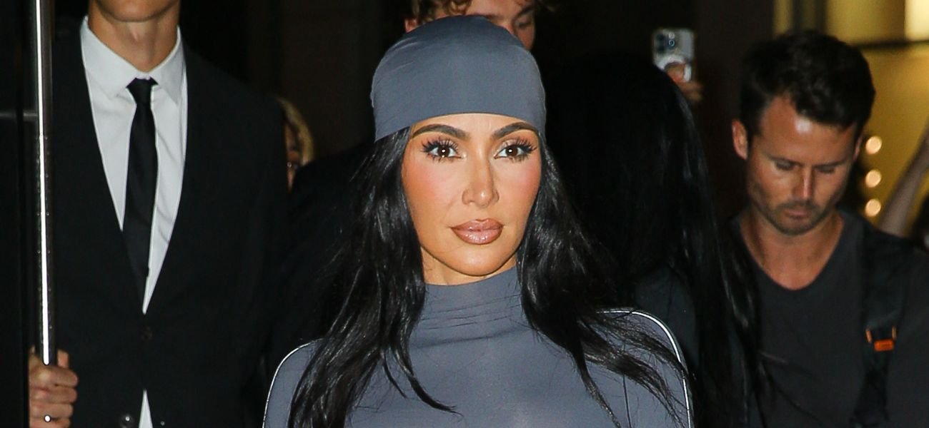 Kim Kardashian quase explode em biquíni minúsculo: ‘Sem classe’