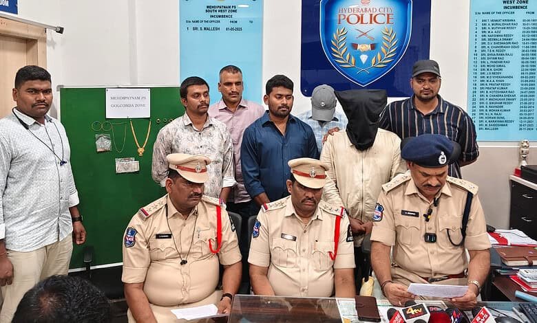 Polícia de Mehdipatnam prende criminosos em propriedade, ouro e bicicleta