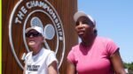 O técnico de Serena Williams responde às críticas após se lesionar em Wimbledon
