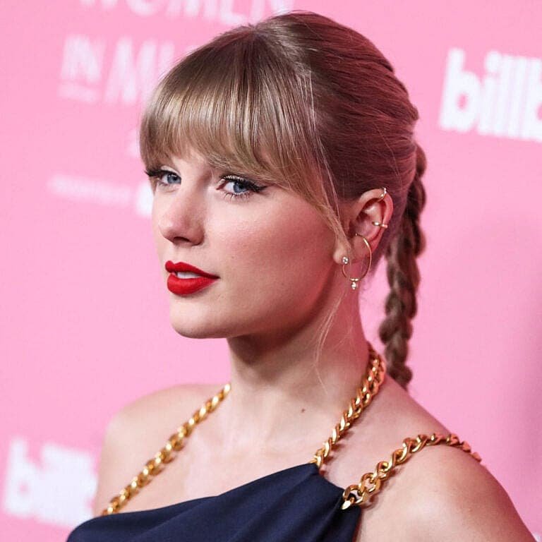 Sydney Sweeney usa a calcinha para dar um soco em Taylor Swift