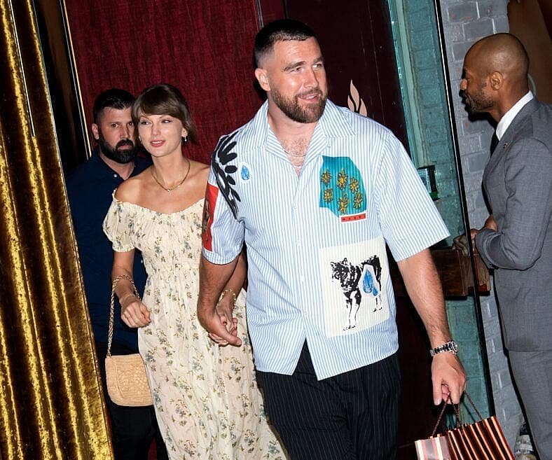 Taylor Swift e Travis Kelce ‘desanimados’ com drama de casamento