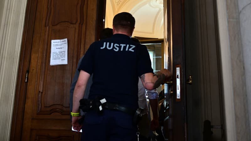 Um médico alemão de cuidados paliativos liga para casa para atender 15 pacientes condenados por assassinato