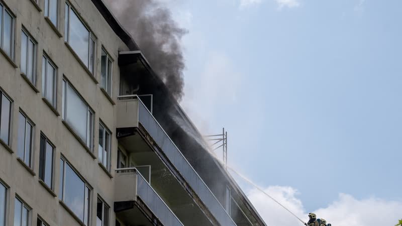 Pelo menos cinco pessoas morreram no incêndio de um edifício em Antuérpia