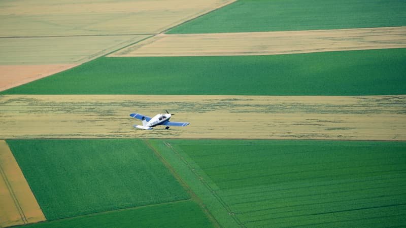 O instrutor de voo argentino se mata ao pular do avião e deixa o aluno pousar sozinho