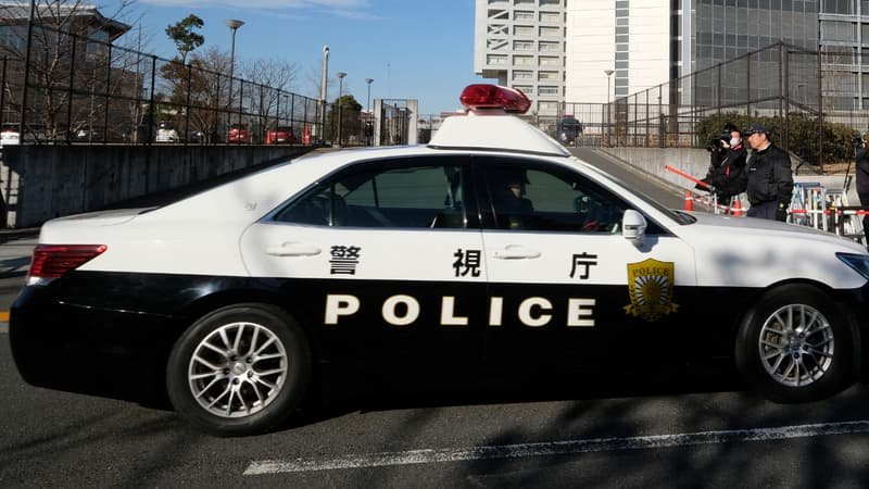 Mulher é presa por costurar lábios em sala de costura no Japão
