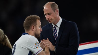 Jordan Henderson, da Inglaterra, hospitalizado após comemoração de gol