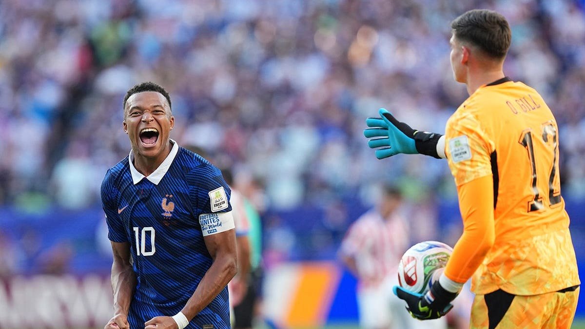 Mbappé se envolveu no incidente após a partida com o goleiro Orlando Gill