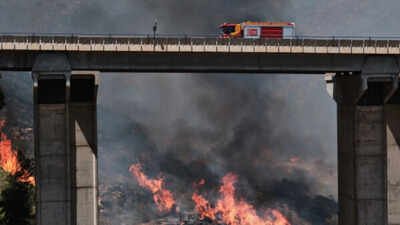 Casal de caminhadas britânico encontrado vivo em uma ravina com 40% de queimaduras durante incêndios florestais mortais na Espanha