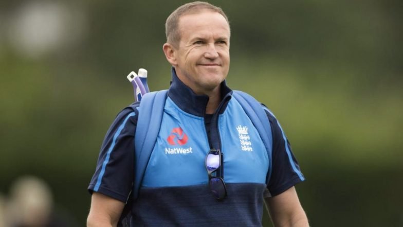 O presidente Andy Flower deixou a Inglaterra na corrida de treinamento de teste após a saída de Brendon McCullum