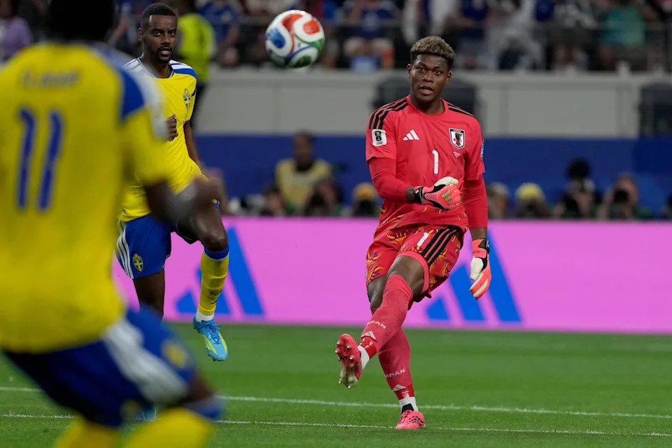 Relatório: Newcastle United mantém negociações sobre transferência de estrela da Série A de 23 anos