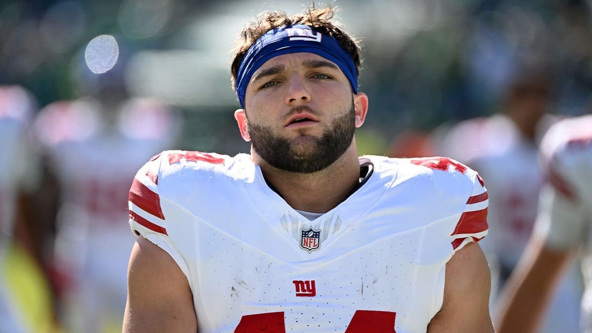 Cam Skattebo chocou os fãs do Giants ao tentar um salto mortal para trás, apesar de ter sofrido uma lesão na perna