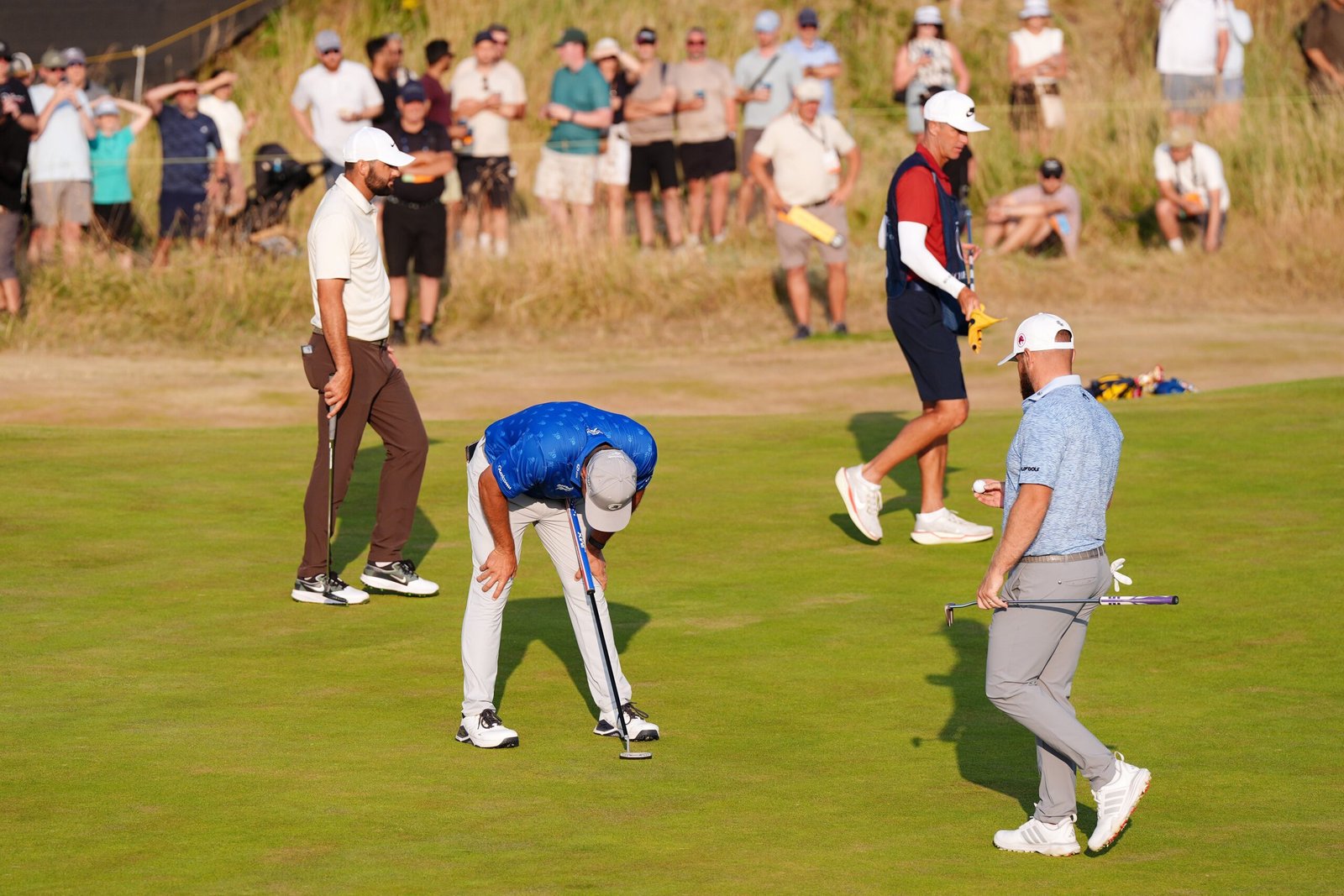 Bryson DeChambeau “disparou” após dois pênaltis quebrarem as chances de título do Open