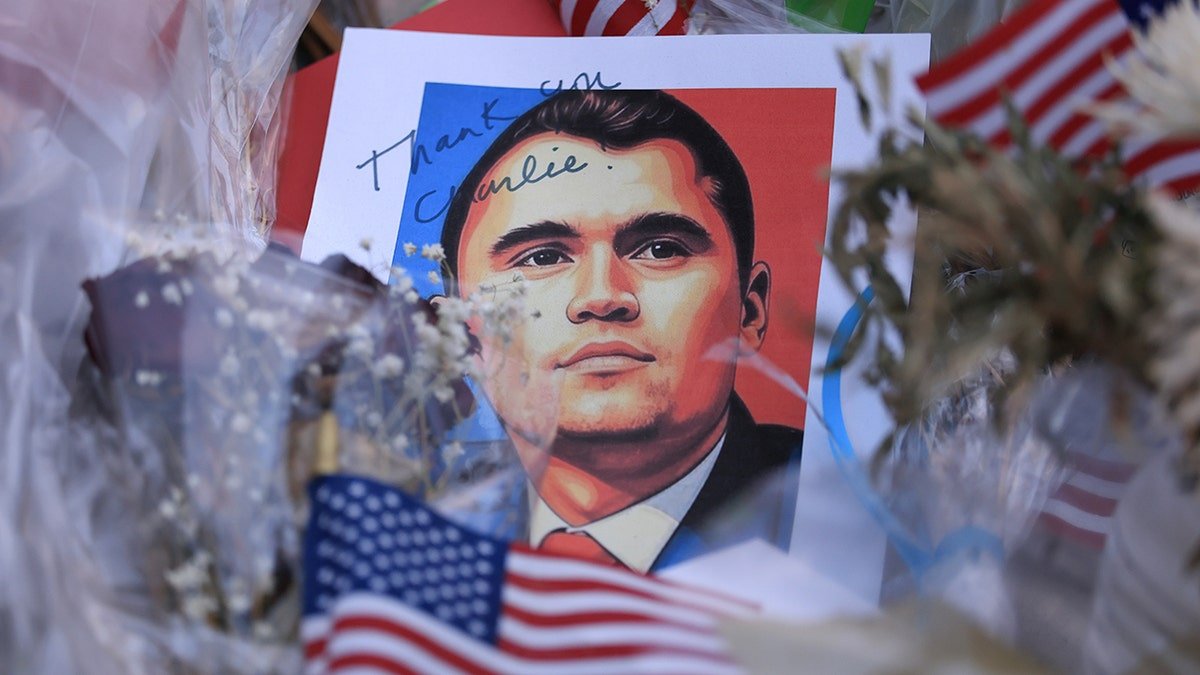 O suposto atirador de Charlie Kirk, Tyler Robinson, está triste com o assassinato, disse o ex-amante