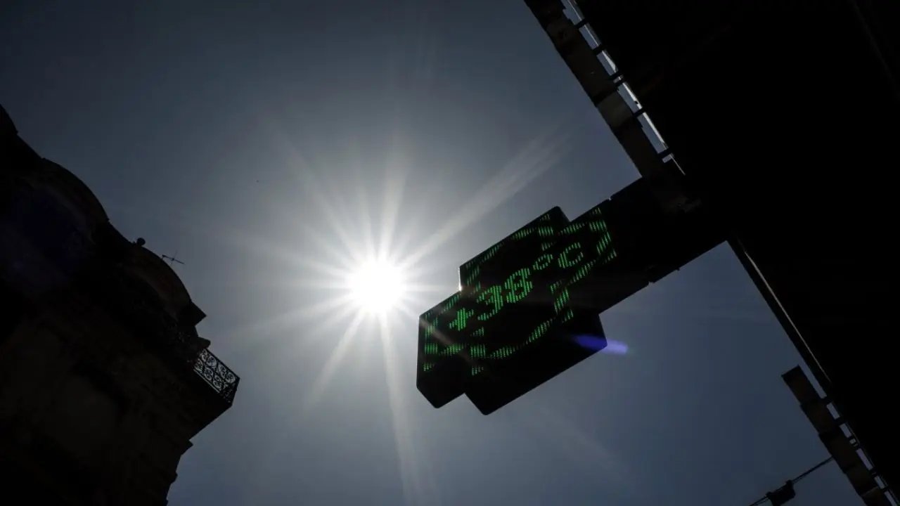 A onda de calor de junho espalhou-se por dois terços da Europa e milhares de pessoas morreram