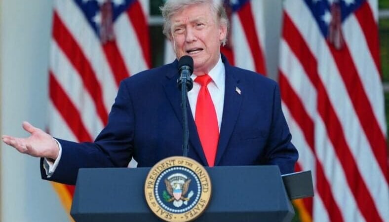 Trump transforma leitura de livros infantis em forno presidencial