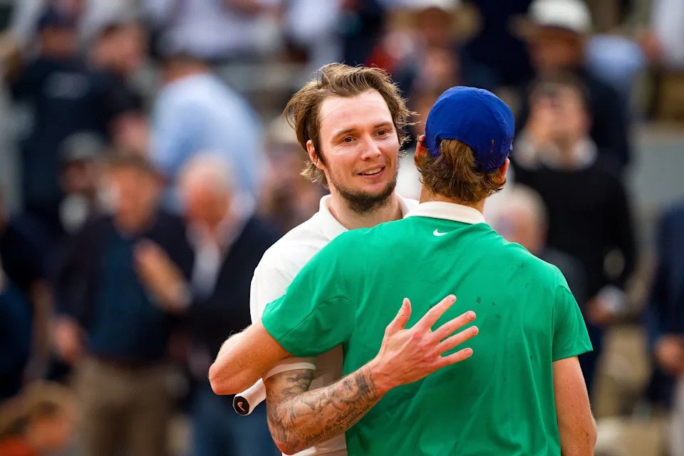 Alexander Bublik admite que o sonho do Grand Slam parece “quase impossível” graças a Carlos Alcaraz e Jannik Sinner