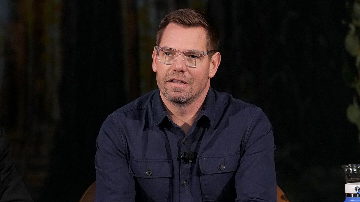 Swalwell paga a advogado US$ 50 mil por sua campanha por acusações de abuso sexual