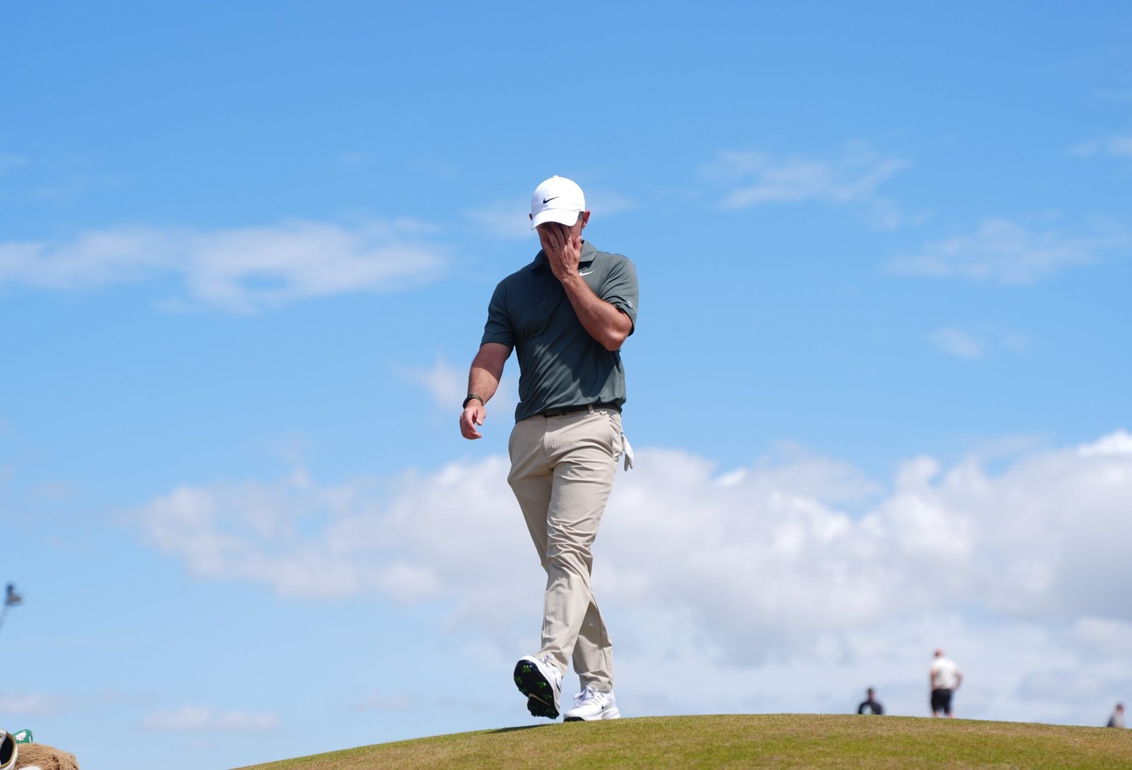 Tommy Fleetwood anima a multidão em Birkdale com uma abertura de 73 pés