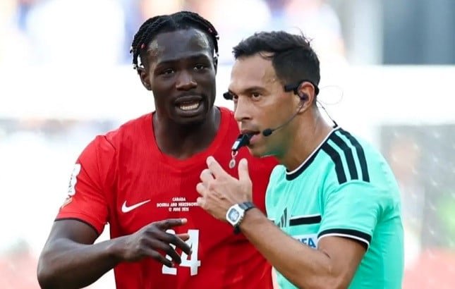 A FIFA nomeou um árbitro argentino para arbitrar França x Marrocos, propenso a conflitos de interesses