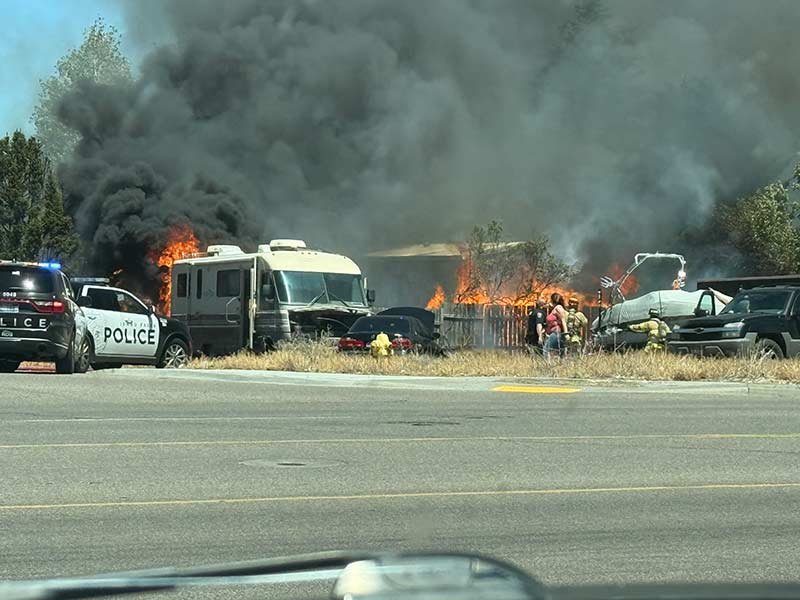 Incêndio em Idaho Falls danifica casas e vários veículos