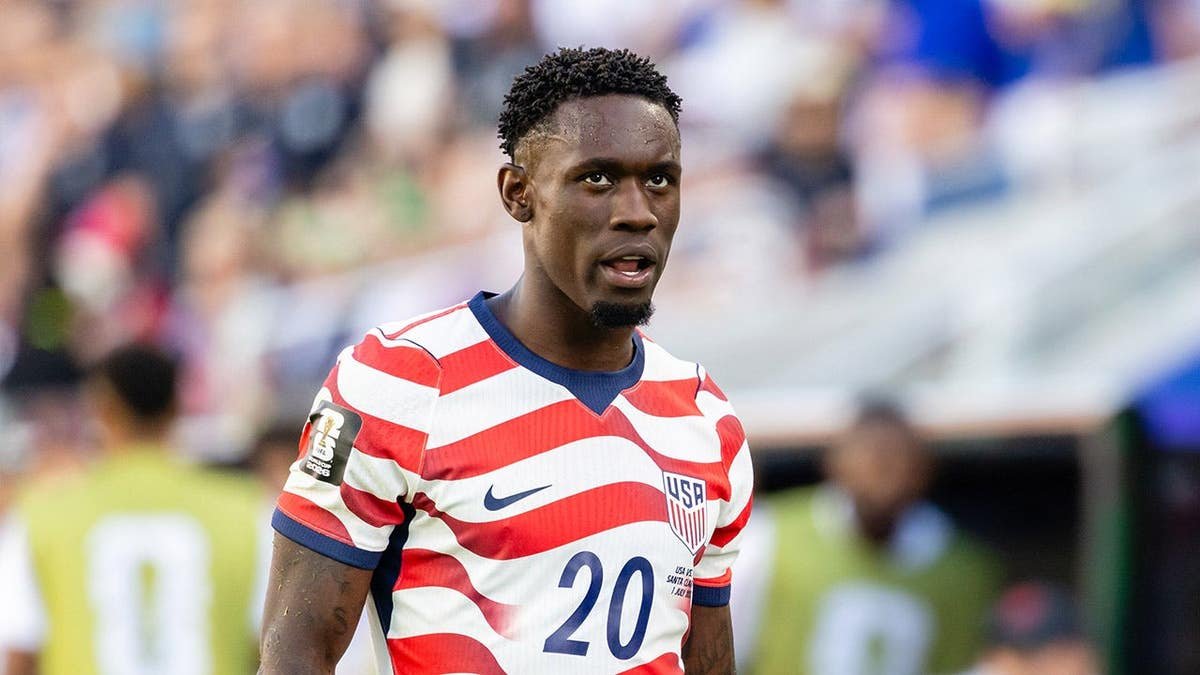 Folarin Balogun pôde jogar contra a Bélgica depois que o cartão vermelho foi retirado
