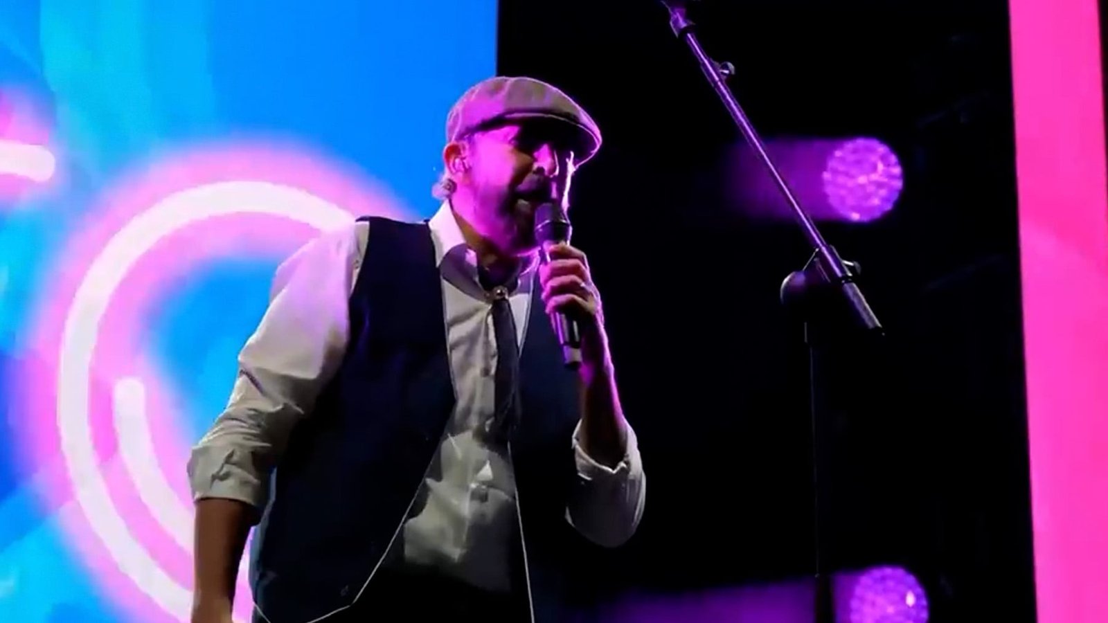 Juan Luis Guerra conquista Son Fusteret com uma noite de bachata, merengue e emoções