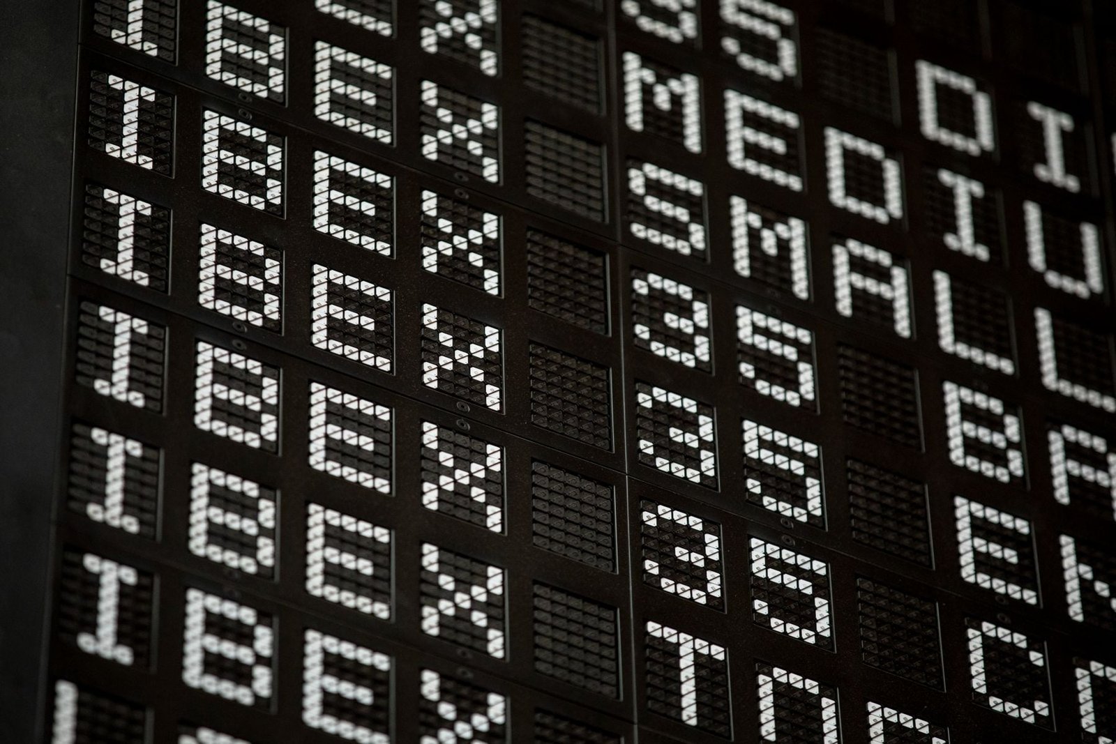 Ibex amplia quedas e inicia julho no “vermelho” abaixo de 19.400