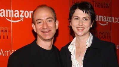 Enquanto Jeff Bezos estava sentado no banco do passageiro e redigia o plano de negócios da Amazon em 1994, sua esposa MacKenzie Scott os levou em uma viagem de 3.200 quilômetros pelos Estados Unidos em um carro emprestado.
