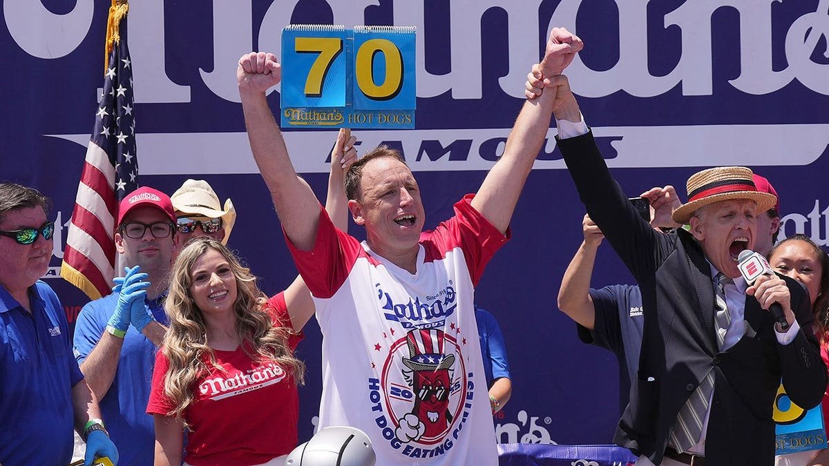 A jornada de Joey Chestnut se tornou o concurso de comer cachorro-quente do GOAT