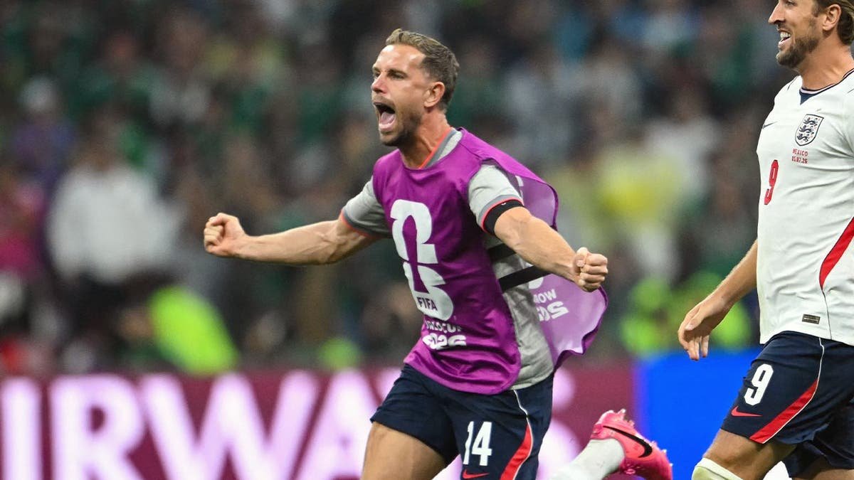 Jordan Henderson passou por uma cirurgia no pulso após lesão na Copa do Mundo