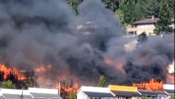 Um grande incêndio destruiu mais de 100 casas em uma encosta norueguesa