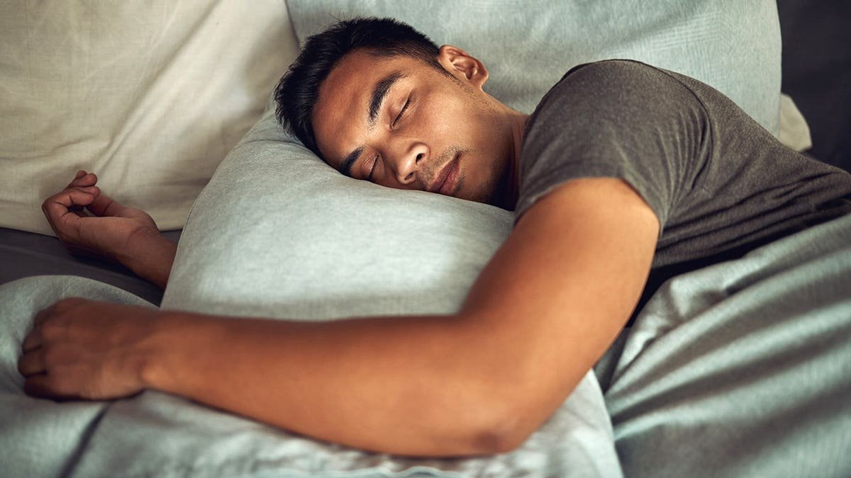 Exposição à luz matinal associada a sono mais profundo e despertar mais precoce: estudo