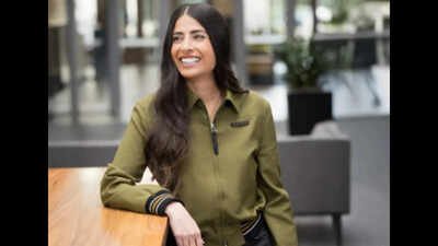 A Microsoft defende Asha Sharma, diz que ela é uma CEO americana e que as demissões do Xbox não tiveram nada a ver com o H-1B