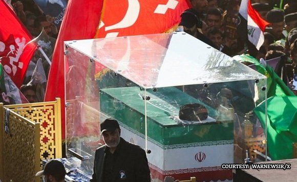 Celebração de Khamenei realizada no Iraque, mísseis do Irã atacam tropas dos EUA no Bahrein