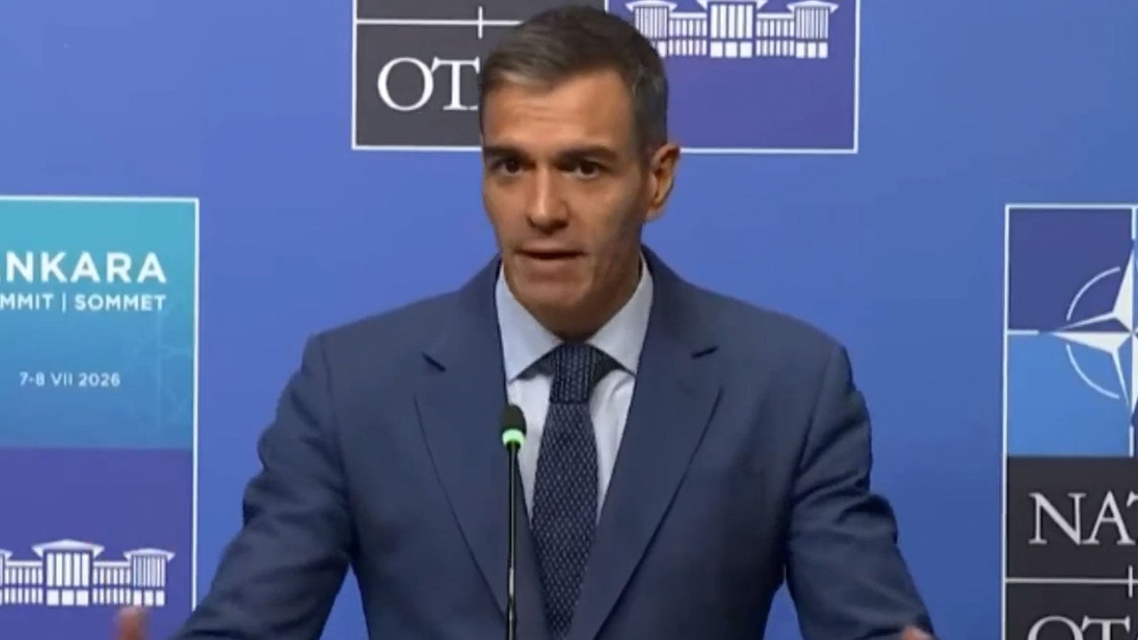 Sánchez gaba-se da sua “conversa informal” com Trump após a ameaça de corte comercial: “Conversamos sobre futebol”