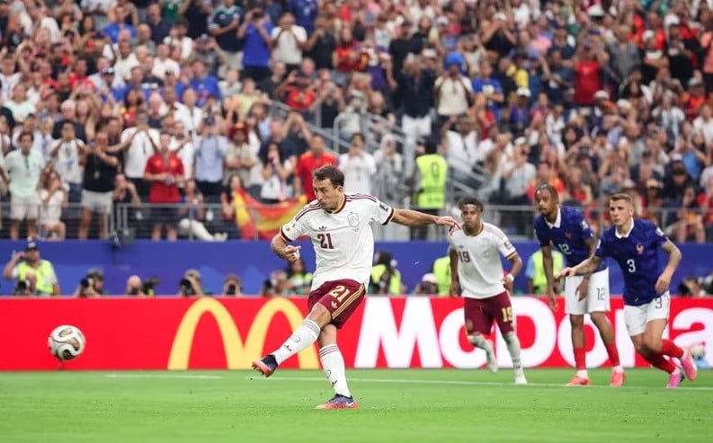 A Espanha quebrou o gol da França no primeiro tempo, o pênalti de Ojarzabal fez a diferença