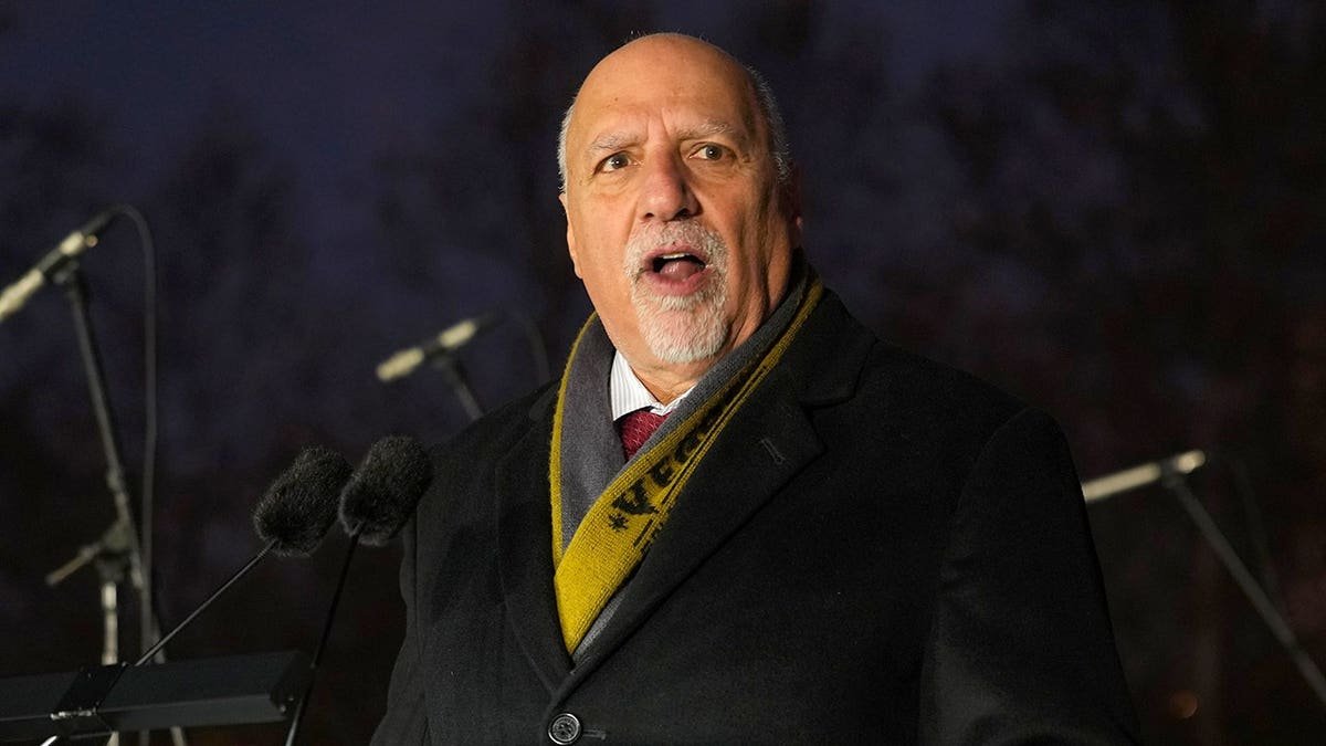 O tenente-governador de Nevada, Stavros Anthony, elogia o status do lago portuário, entretenimento