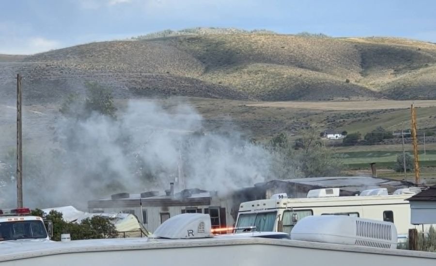 Um homem resgatado de uma casa em chamas de McCammon foi levado de avião para um hospital