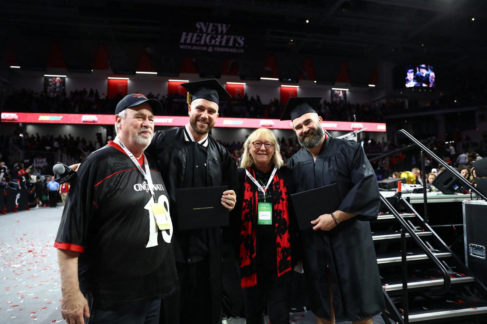 Uma palavra que Donna Kelce usou para descrever Taylor, o casamento de Travis