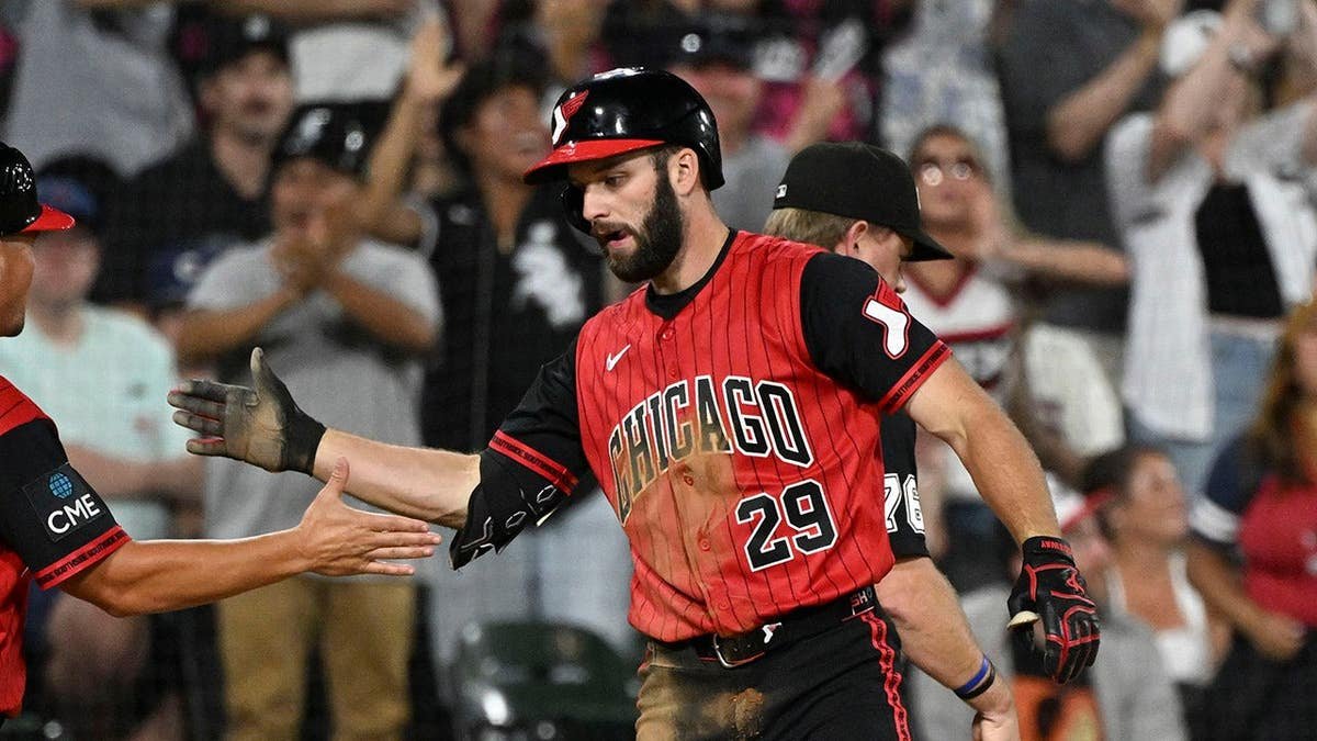 O defensor externo do White Sox, Tristan Peters, rebate o ciclo e ganha um All-Star