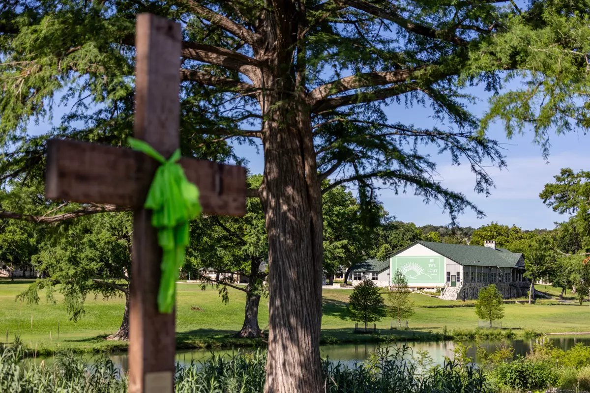 Camp Mystic move processo de inundação para tribunal federal, pedindo falência – Houston Public Media