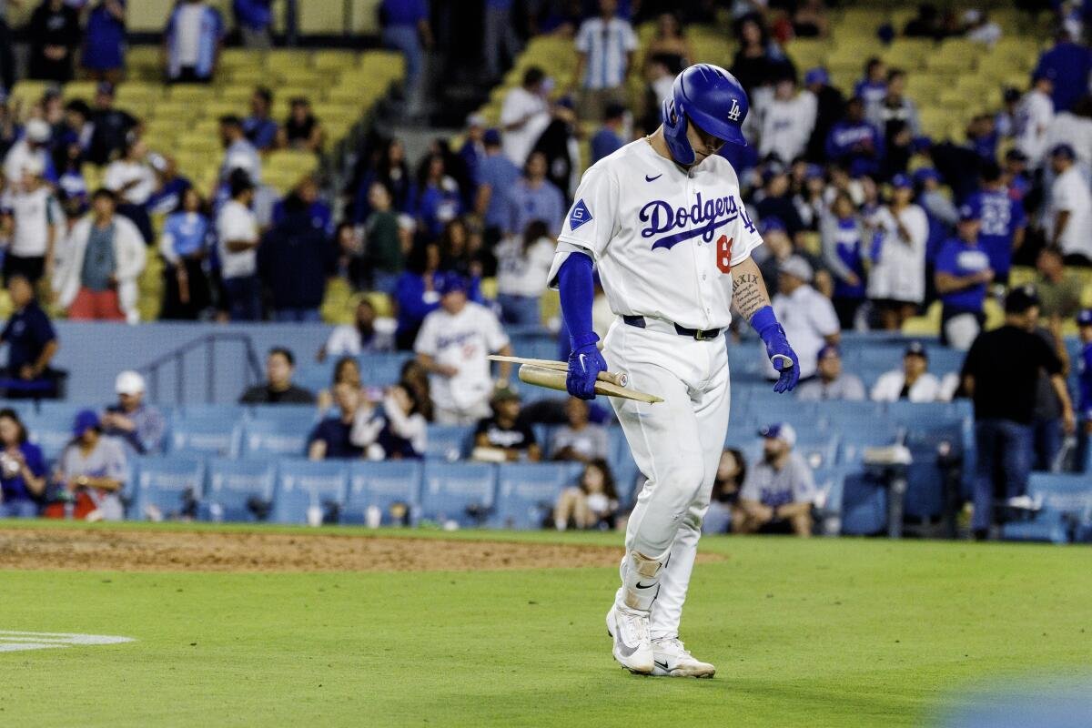 Lutas e erros de arremesso na derrota para o Arizona atormentaram os Dodgers