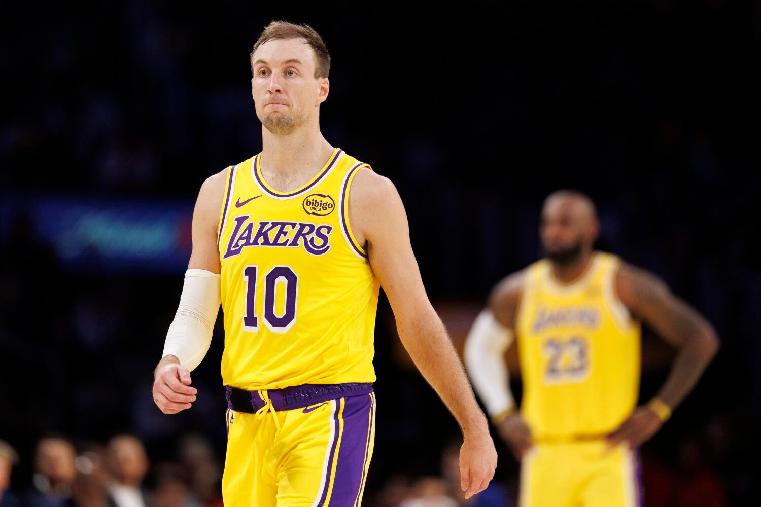 Luke Kennard deixou o Lakers para um contrato de dois anos com o Phoenix Suns