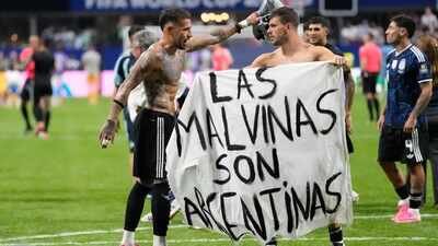 A fila de cartazes das Malvinas transborda: governo britânico pede ação da FIFA na Argentina | Notícias de futebol